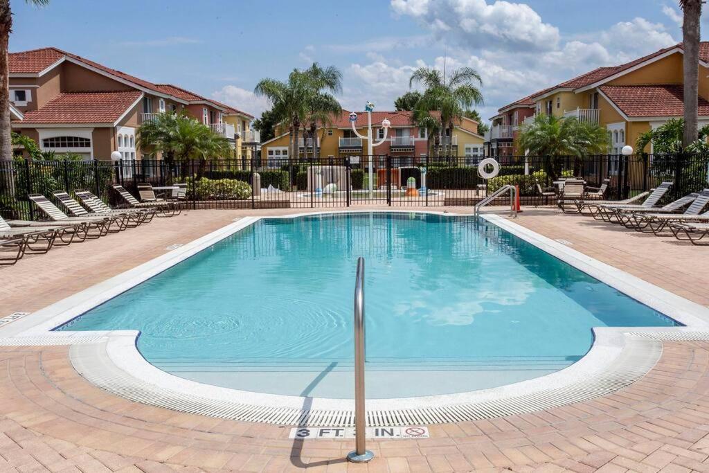Casa de férias Cozy 3bed Townhome 8 Miles From 1123 *