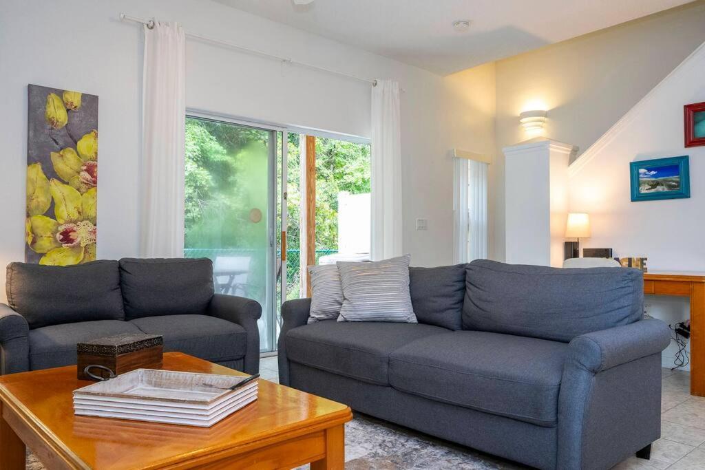 Casa de férias Cozy 3bed Townhome 8 Miles From 1123 *